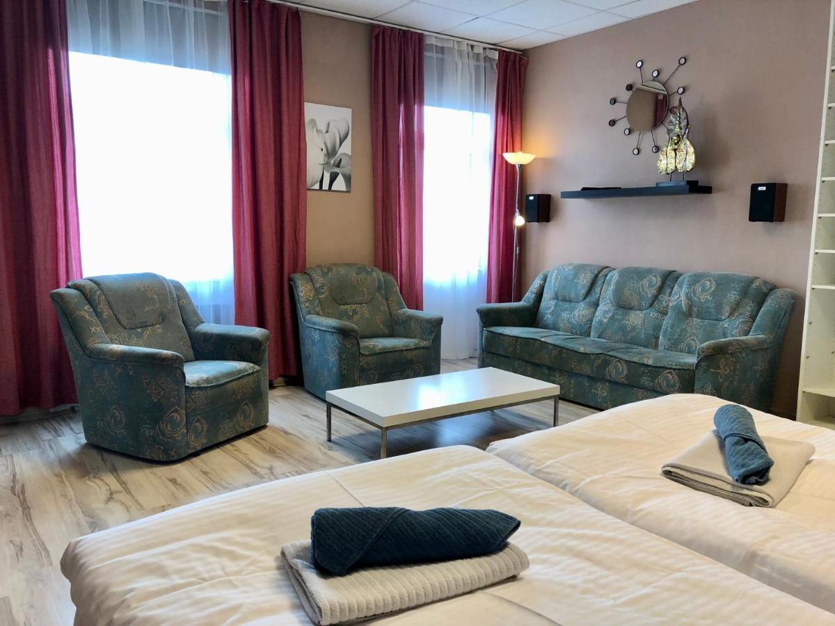Pension Village Karlsbad Buitenkant foto