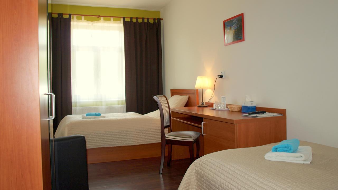 Pension Village Karlsbad Buitenkant foto