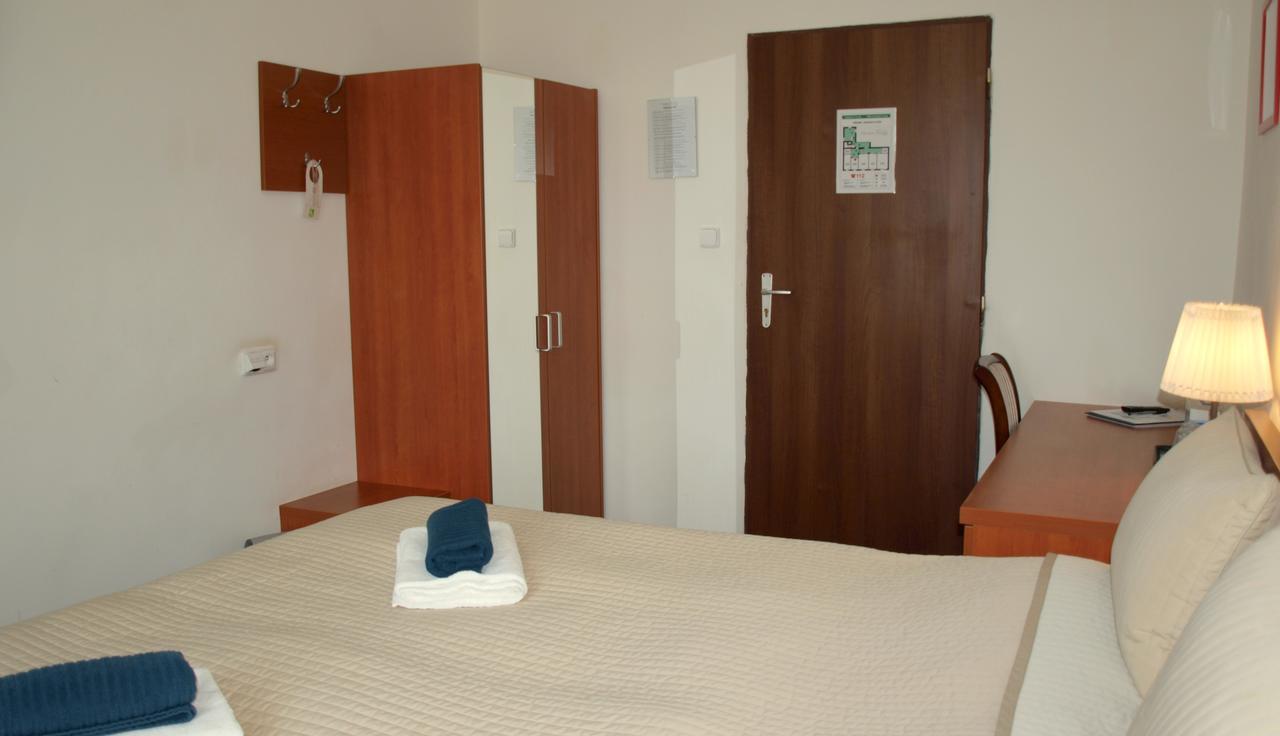 Pension Village Karlsbad Buitenkant foto