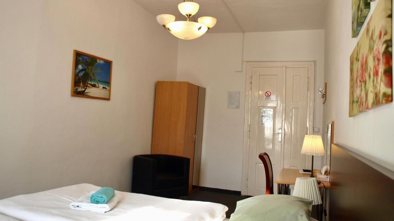 Pension Village Karlsbad Buitenkant foto