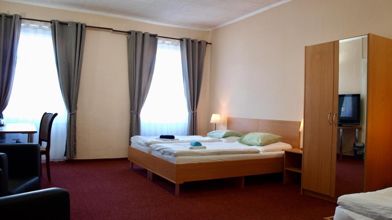 Pension Village Karlsbad Buitenkant foto