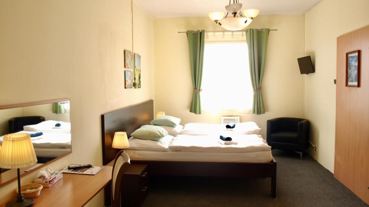 Pension Village Karlsbad Buitenkant foto