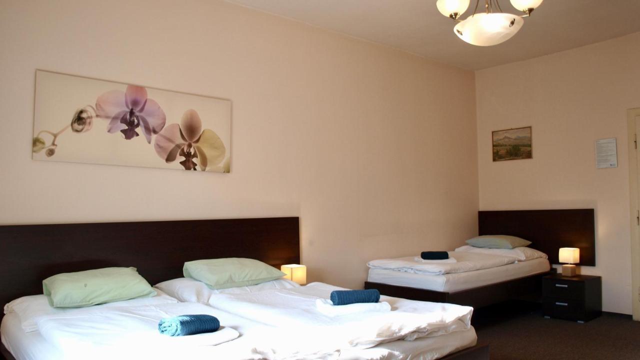Pension Village Karlsbad Buitenkant foto