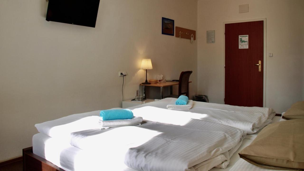 Pension Village Karlsbad Buitenkant foto
