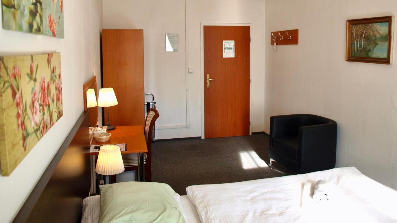 Pension Village Karlsbad Buitenkant foto