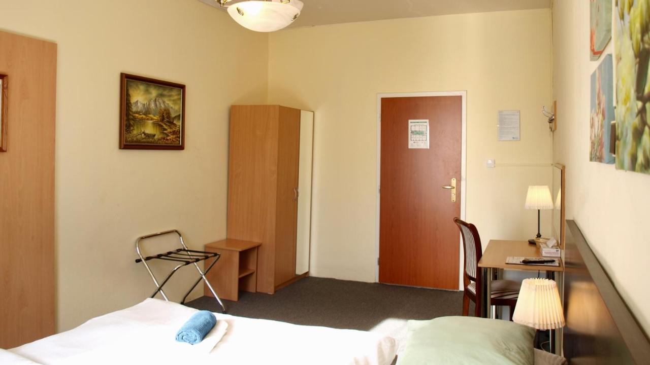 Pension Village Karlsbad Buitenkant foto