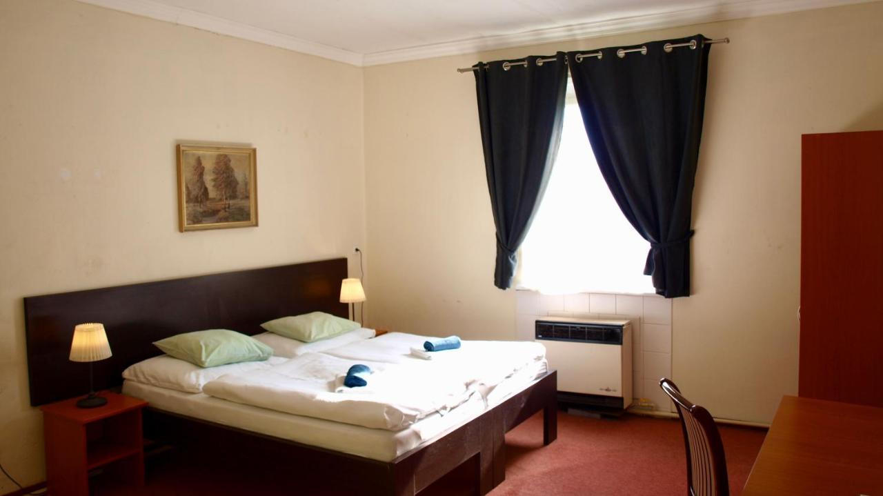 Pension Village Karlsbad Buitenkant foto
